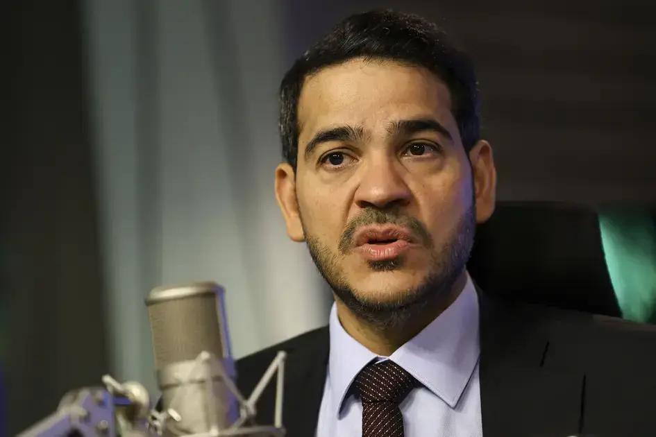 AGU Discute Possível Judicialização do IOF com Lula