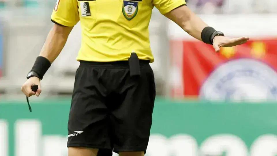 Árbitro Preso Durante Campeonato Amador Levanta Questões sobre Segurança no Futebol