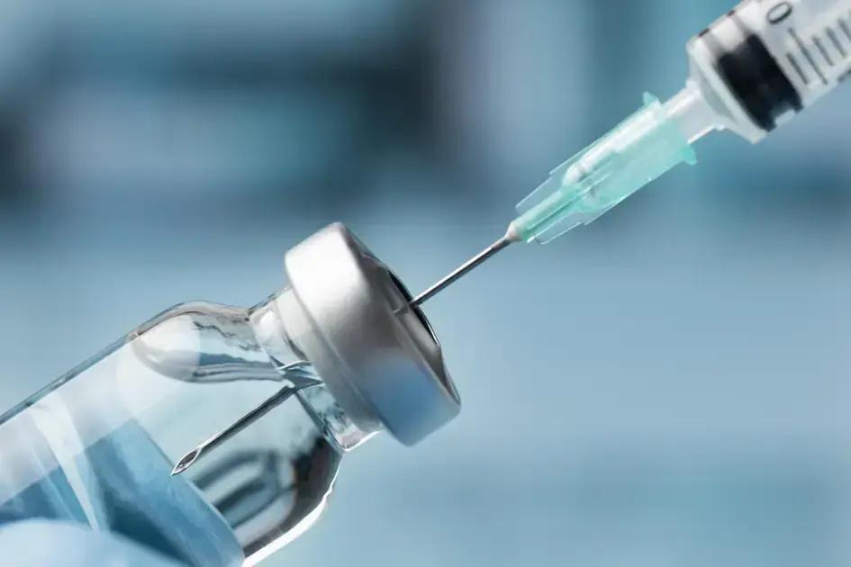 Brasil e China firmam parceria para aumentar produção de vacinas