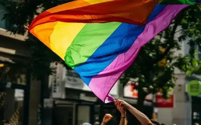 Como a Diversidade LGBTQI+ Impacta Negócios e Oportunidades no Mercado Atual