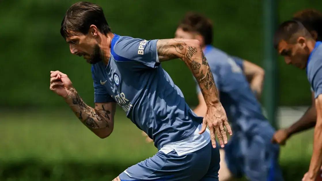 Francesco Acerbi Perde a Paciência Com Torcedor em Evento nos EUA