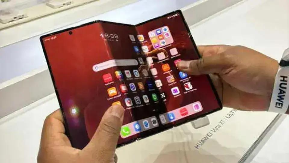 Huawei Lança Primeiro Celular com Tela Que Dobra em Três No Brasil