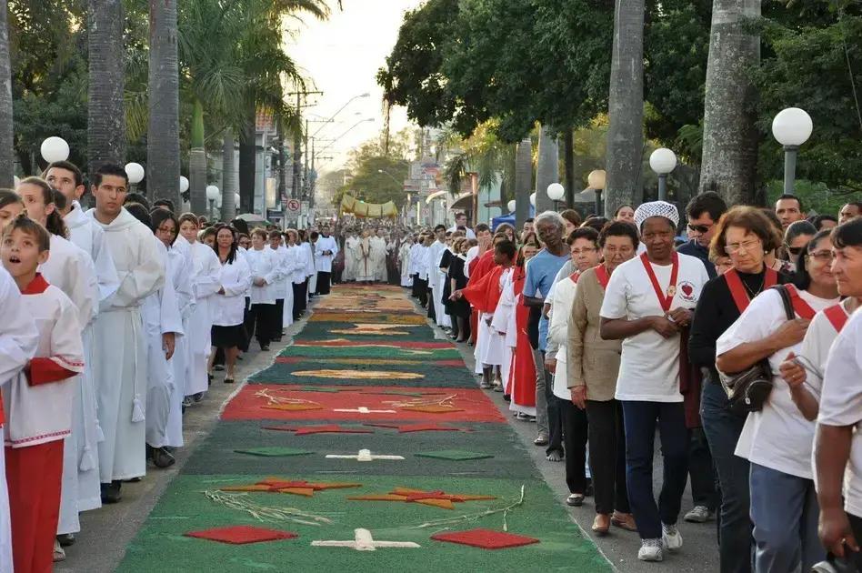 Itu Se Prepara Para a Tradicional Celebração de Corpus Christi