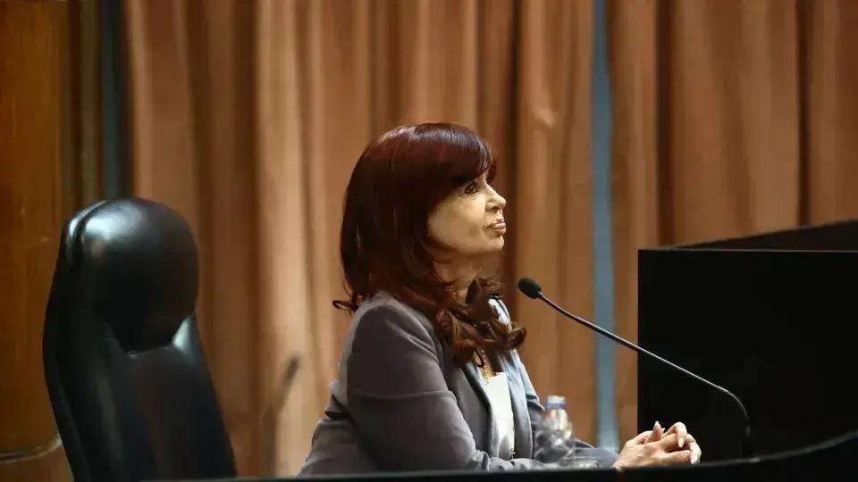 Justiça argentina concede prisão domiciliar a Cristina Kirchner