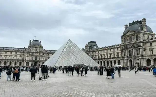 Louvre anuncia grande expansão para lidar com superlotação e valorizar obras de arte