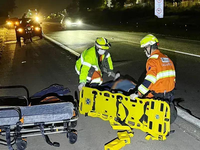 Motociclista gravemente ferido em colisão na Rodovia SP-75