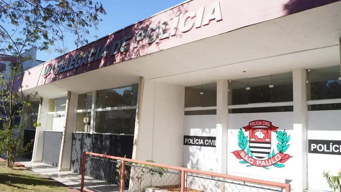 Acidente com motorista embriagada e sem habilitação causa fuga e é presa em Salto