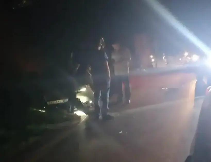 Acidente na rotatória de Itu: carreta e carro tombam em grave incidentes