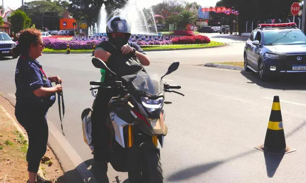 Campanha de Segurança Viária revoluciona a proteção de motociclistas em Holambra