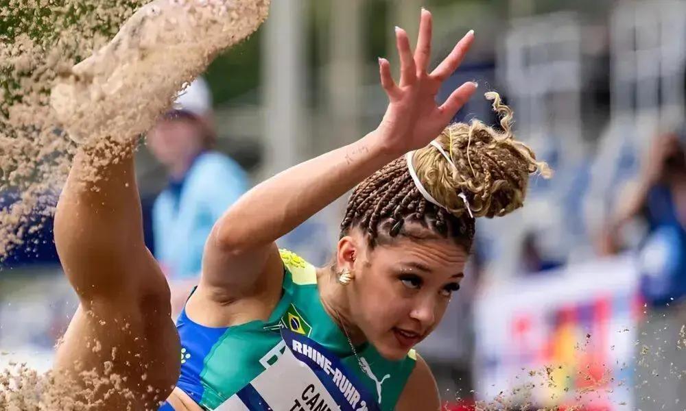 Futebol em destaque: atletas universitários e conquistas no cenário nacional