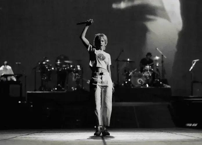 Hayley Williams lança álbum Ego, um mergulho emocional e autêntico na vulnerabilidade artística