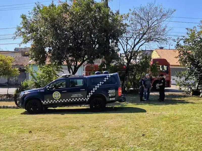 Homem morto em córrego na Cecap: investigação revela suspeitas e reconhecimento por tatuagens