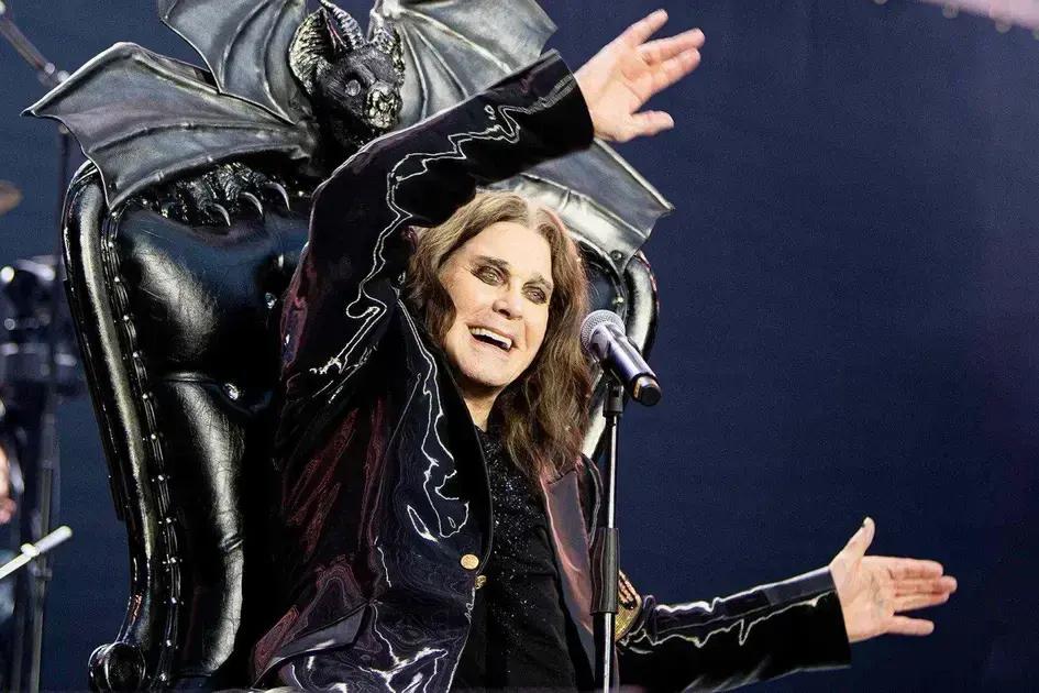 Homenagem e cortejo lembram legado de Ozzy Osbourne em Birmingham