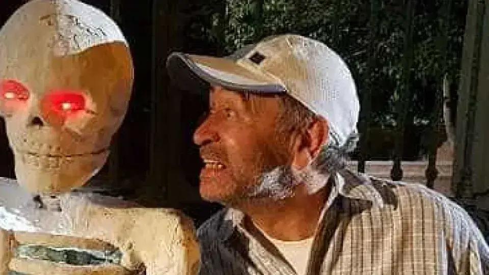 Humorista do SBT Ivo Holanda é internado em São Paulo por questão de saúde