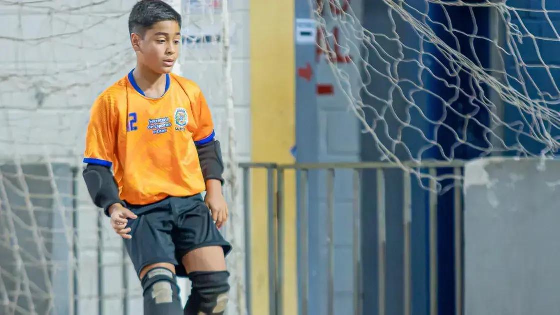 Jovem goleiro de Salto busca apoio para transformar sonho esportivo em realidade na Espanha