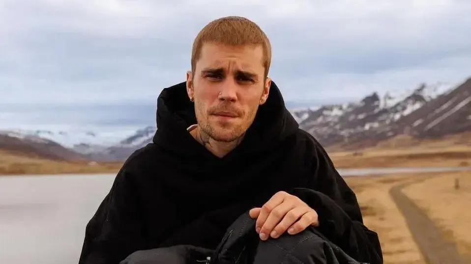 Justin Bieber e Scooter Braun entram em acordo após dívidas milionárias e turnê cancelada