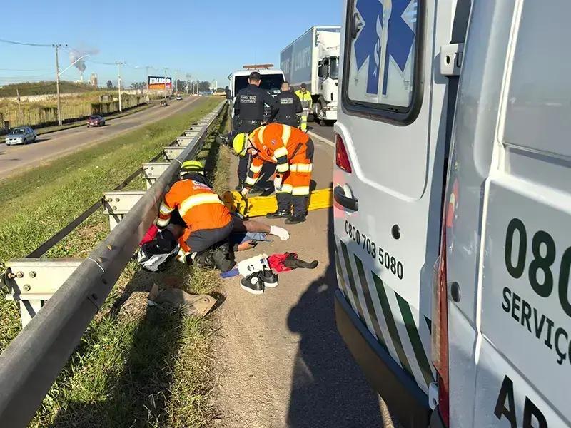 Motociclista fica ferido após colisão com carro na Rodovia SP-75 em Indaiatuba