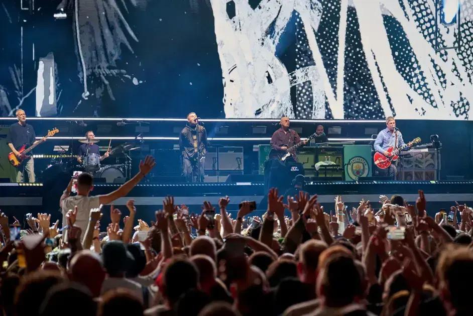 Oasis retorna aos palcos com turnê 'Live '25' após 16 anos de pausa