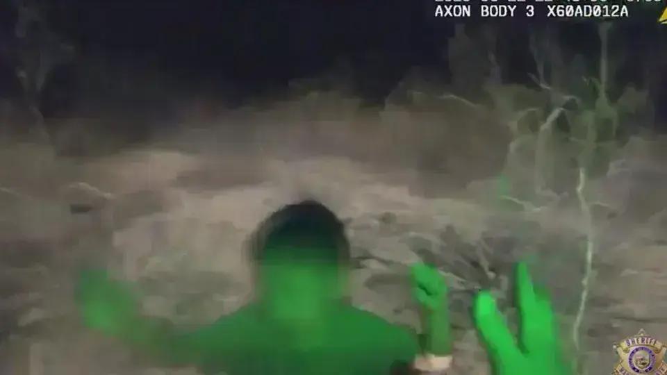 Resgate com cachorro salva menino perdido no deserto e emociona família