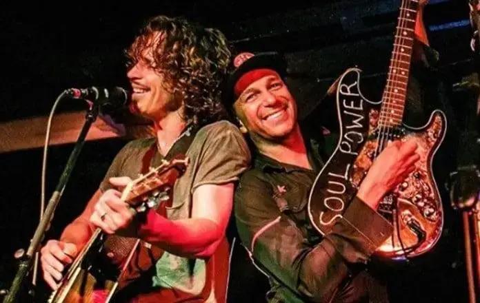 Saudades de Chris Cornell ainda perduram, revela Tom Morello em homenagem emocionante