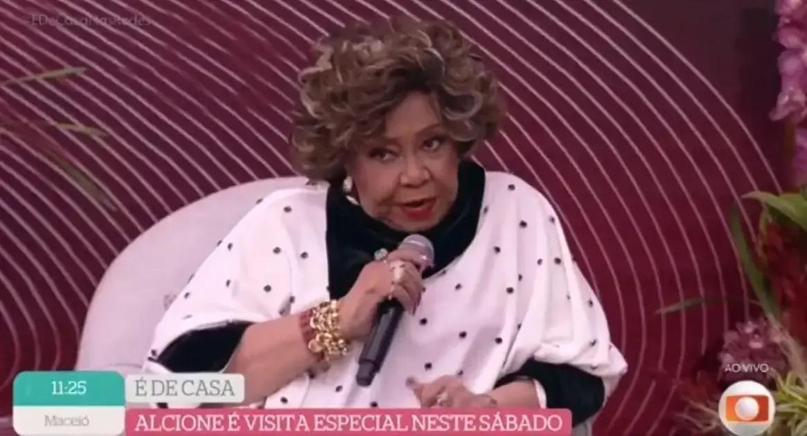 Alcione faz macumbinha para Trump deixar o Brasil em paz; veja o recado na TV
