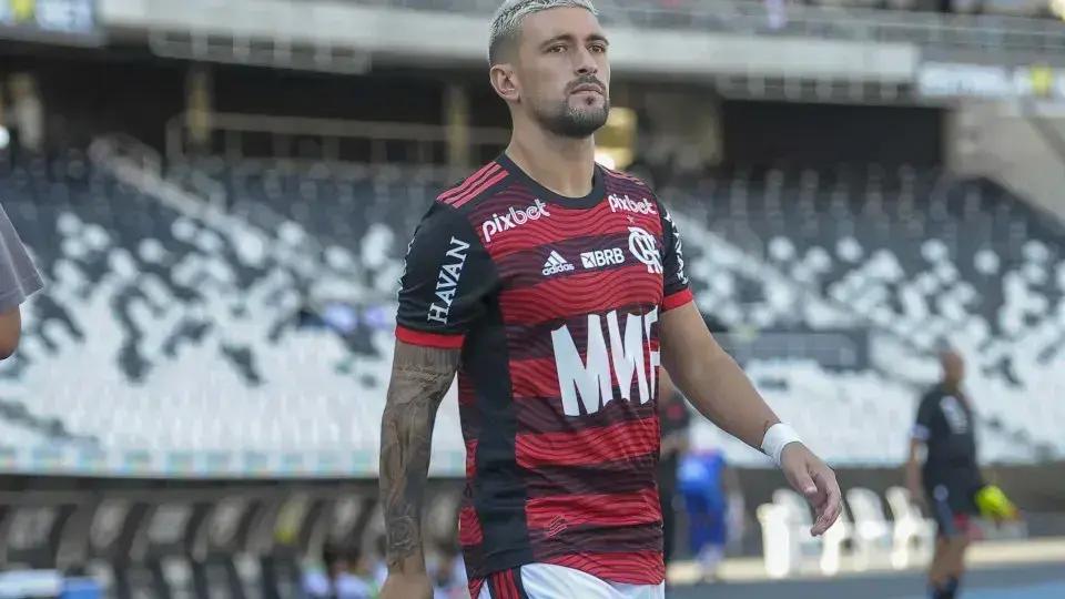 Arrascaeta destaca desafios extra campo e ajuda o Flamengo a manter foco na vitória