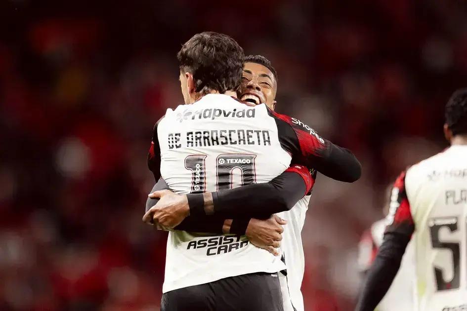 Arrascaeta faz história e sobe no ranking de maiores artilheiros do Flamengo na Libertadores