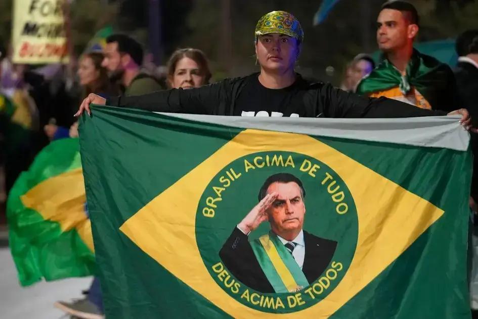 Bolsonaro defende inocência em alegações de golpe e lidera até 43 anos de penas