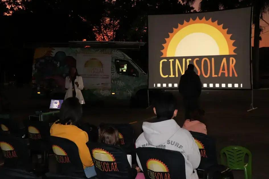 CineSolar: cinema movido a energia solar oferece diversão e sustentabilidade em Salto