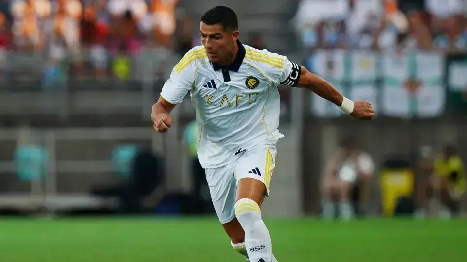 Cristiano Ronaldo brilha com dois gols, mas perde na Espanha e conquista torcida espanhola