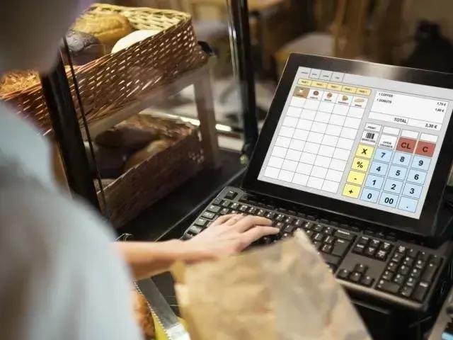 Cursos gratuitos do Programa Qualifica SP oferecem oportunidades de emprego a jovens e adultos