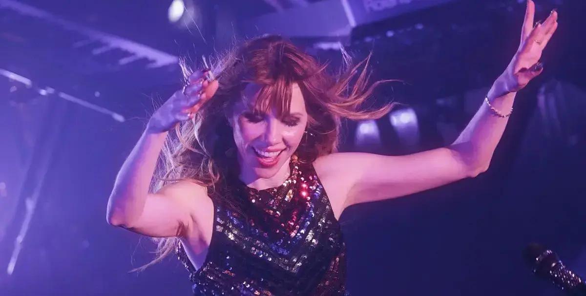 Edição comemorativa do álbum 'Emotion' celebra 10 anos com seis faixas inéditas