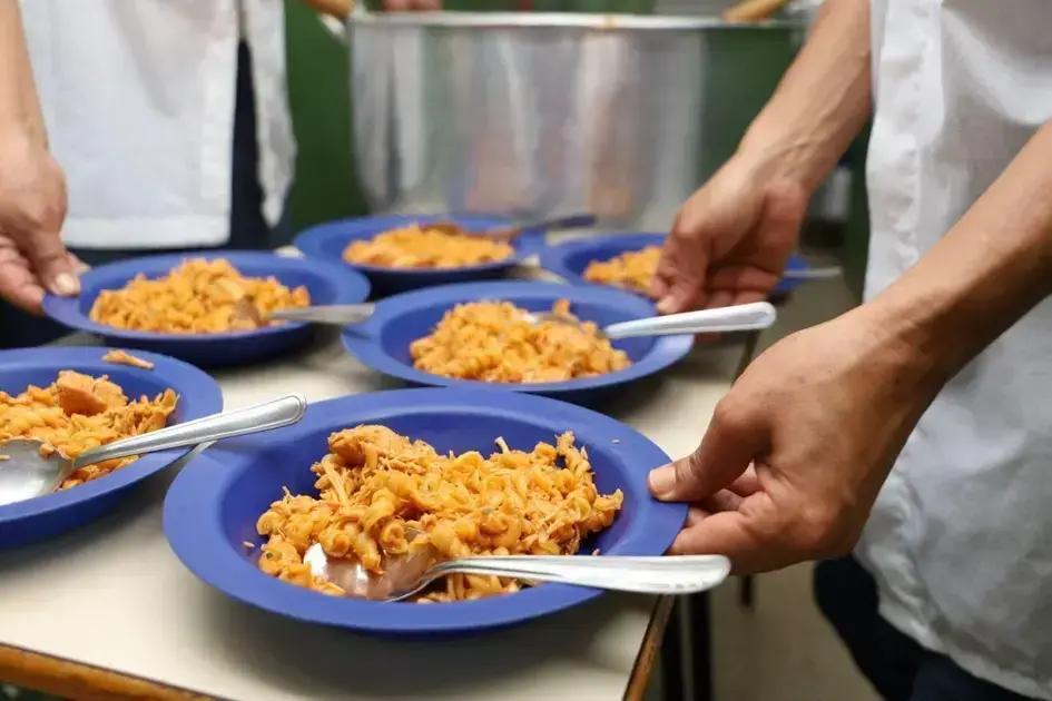 Governo compra alimentos que seriam enviados aos EUA para abastecer o mercado interno