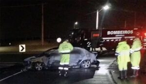 Homem morre em acidente na Rodovia do Açúcar, em Salto, após colisão com defesa metálica