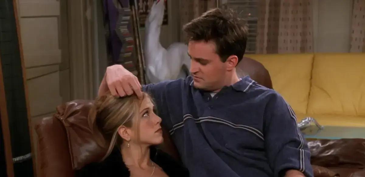 Jennifer Aniston fala sobre luto pelo amigo Matthew Perry e revela como lidou com a dor