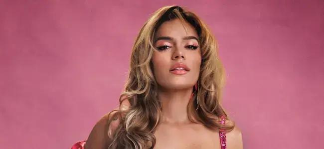 Karol G retorna ao Brasil e faz show do intervalo na partida da NFL em São Paulo