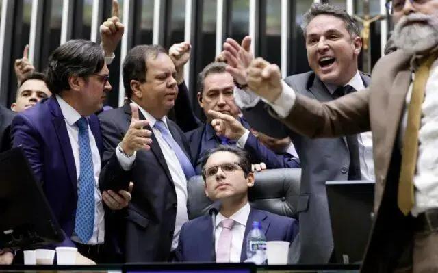 Motim bolsonarista expõe fragilidade da presidência de Hugo Motta na Câmara