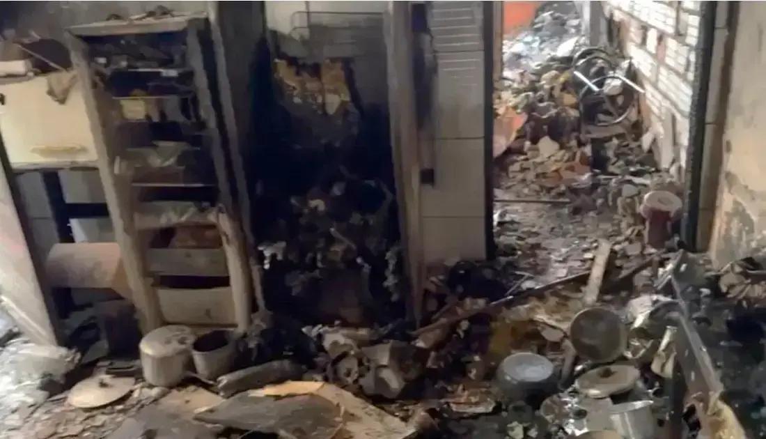 Reconstrução de casa após incêndio: ajuda, doações e esperança