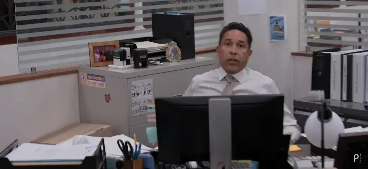 Spin-off de 'The Office' traz retorno de Oscar e mostra jornal decadente em nova série